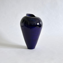 Load image into Gallery viewer, Deep sea blue coil pot vase 001
