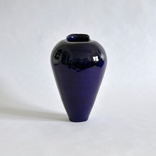Load image into Gallery viewer, Deep sea blue coil pot vase 001

