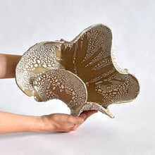 Load image into Gallery viewer, Crackle wavy vase