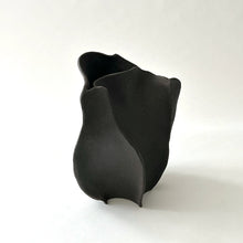 Load image into Gallery viewer, Black clay wave vase