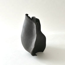 Load image into Gallery viewer, Black clay wave vase
