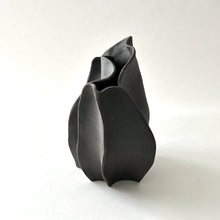 Load image into Gallery viewer, Black clay wave vase