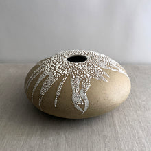 Load image into Gallery viewer, Oval crackle vase 001
