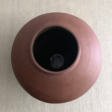 Load image into Gallery viewer, Red clay coil pot 001
