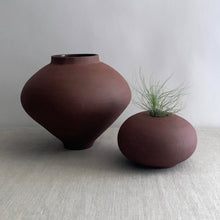 Load image into Gallery viewer, Red clay coil pot 001
