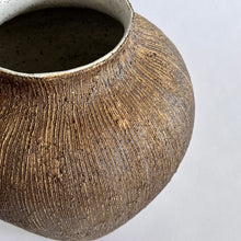 Load image into Gallery viewer, Wild clay vase, Tierrasanta, white
